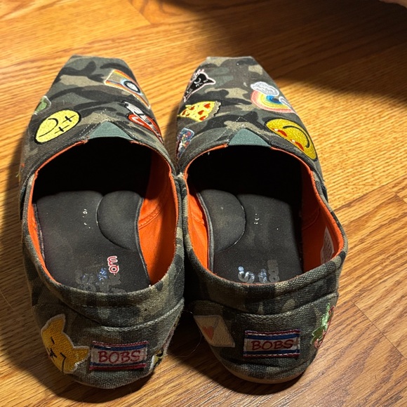 Bob’s Fun Camouflage Slip-On Women’s Shoes with Patches - Picture 2 of 8